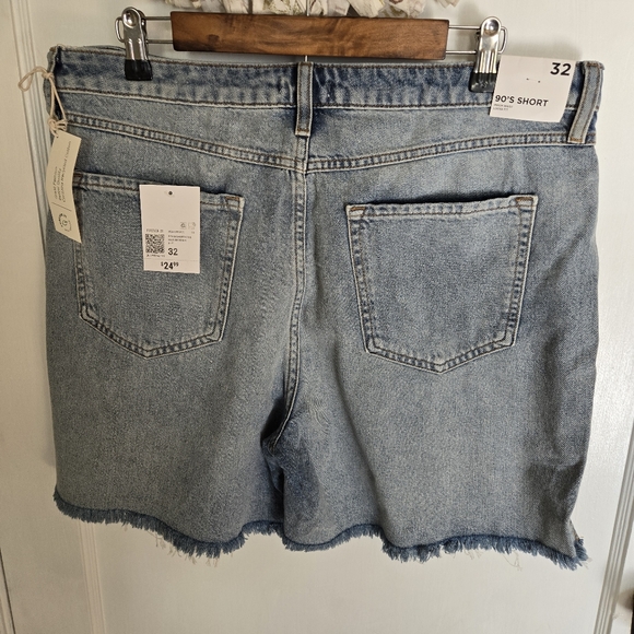 Forever 21 Denim Shorts sz 32 Medium Denim - Picture 3 of 4